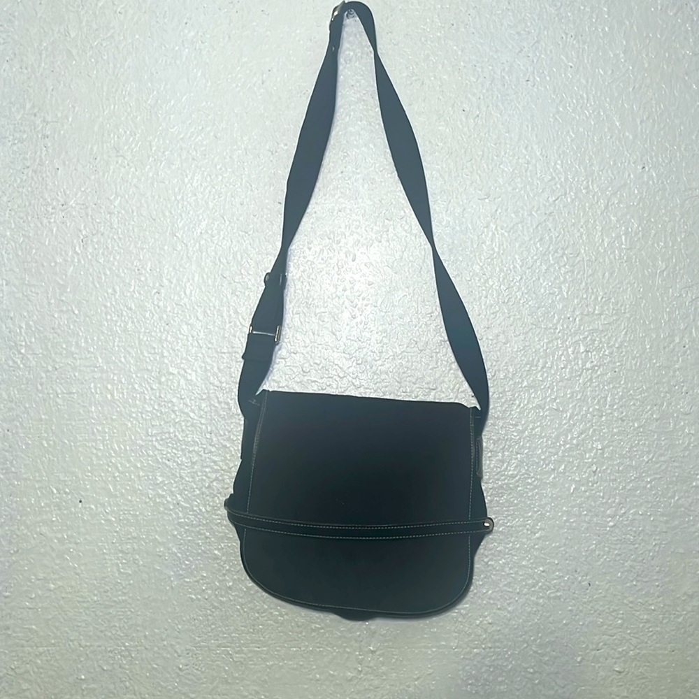 Dooney and Bourke black medium size shoulder bag